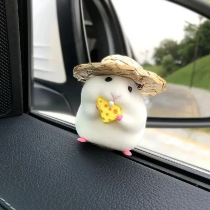

Милая кукла-украшение автомобиля-хомяка-декомпрессионное украшение интерьера автомобиля, милый стиль для центральной консоли автомобиля