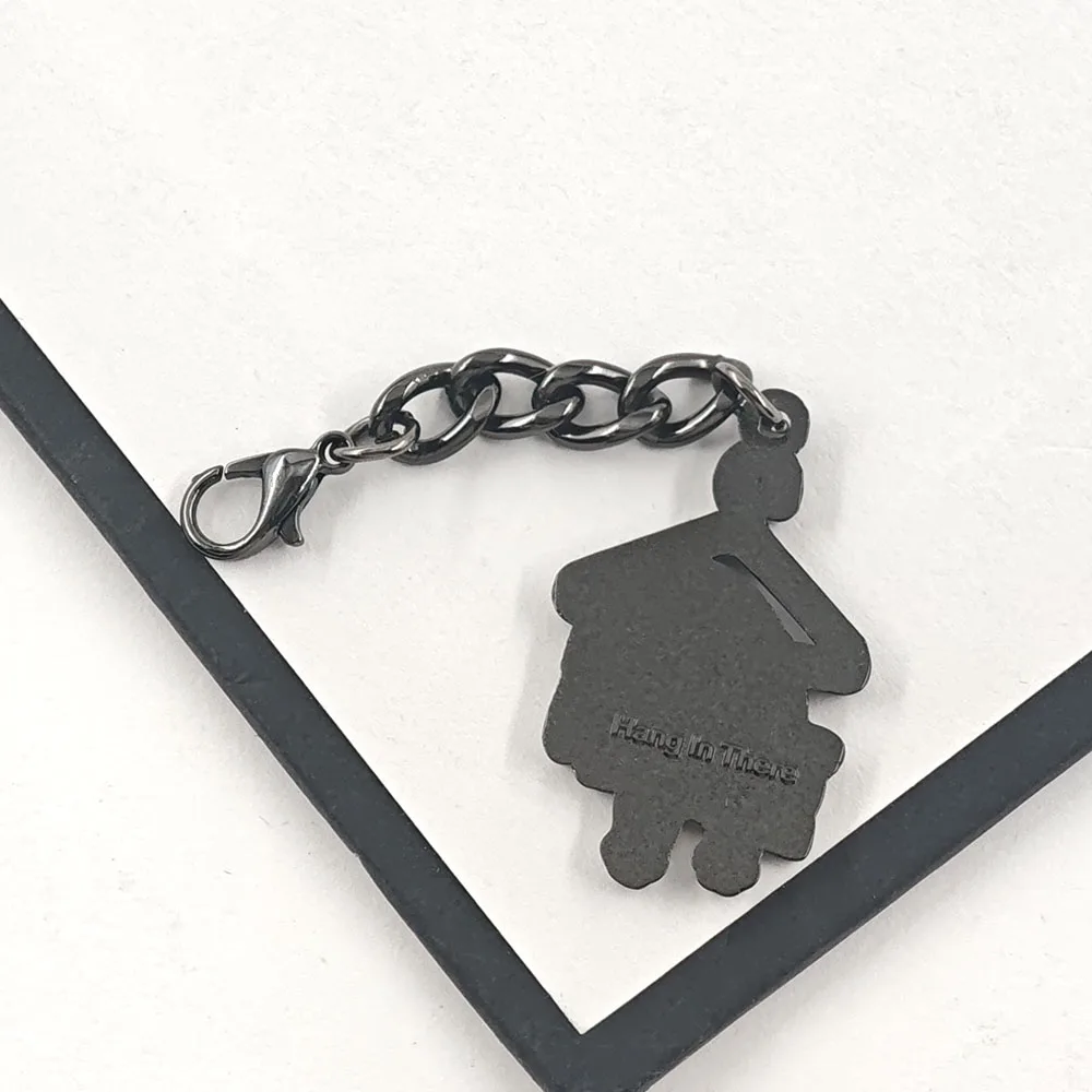 Lustiger „Hang in There“ Katzen-Schlüsselanhänger, rosa Kätzchen am Anhänger, niedlicher Meme-Metall-Schlüsselring, Rucksack-Ornament, motivierender Schmuck. – Detail 3