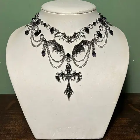 महिलाओं के लिए गॉथ हैलोवीन नेकलेस, बैट क्रॉस हार्ट रेड क्रिस्टल पेंडेंट, स्टैकिंग चेन डार्क पार्टी ज्वेलरी, डेली वियर और सरप्राइज गिफ्ट 10 best sales हार का ढेर - №2
