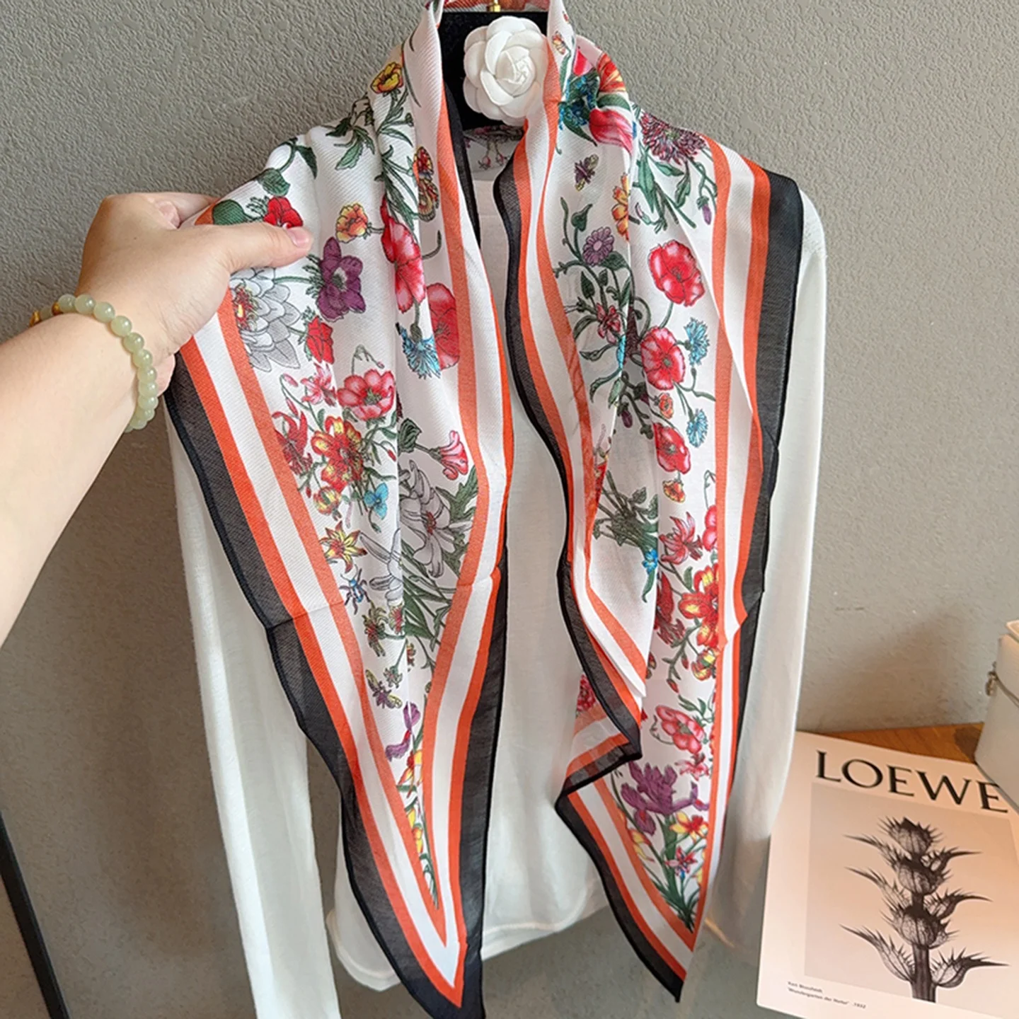 lenco-de-seda-feminino-ele-summer-versatil-leve-protecao-para-o-pescoco-e-ombros-ideal-para-ambientes-climatizados-elegante-e-moderno
