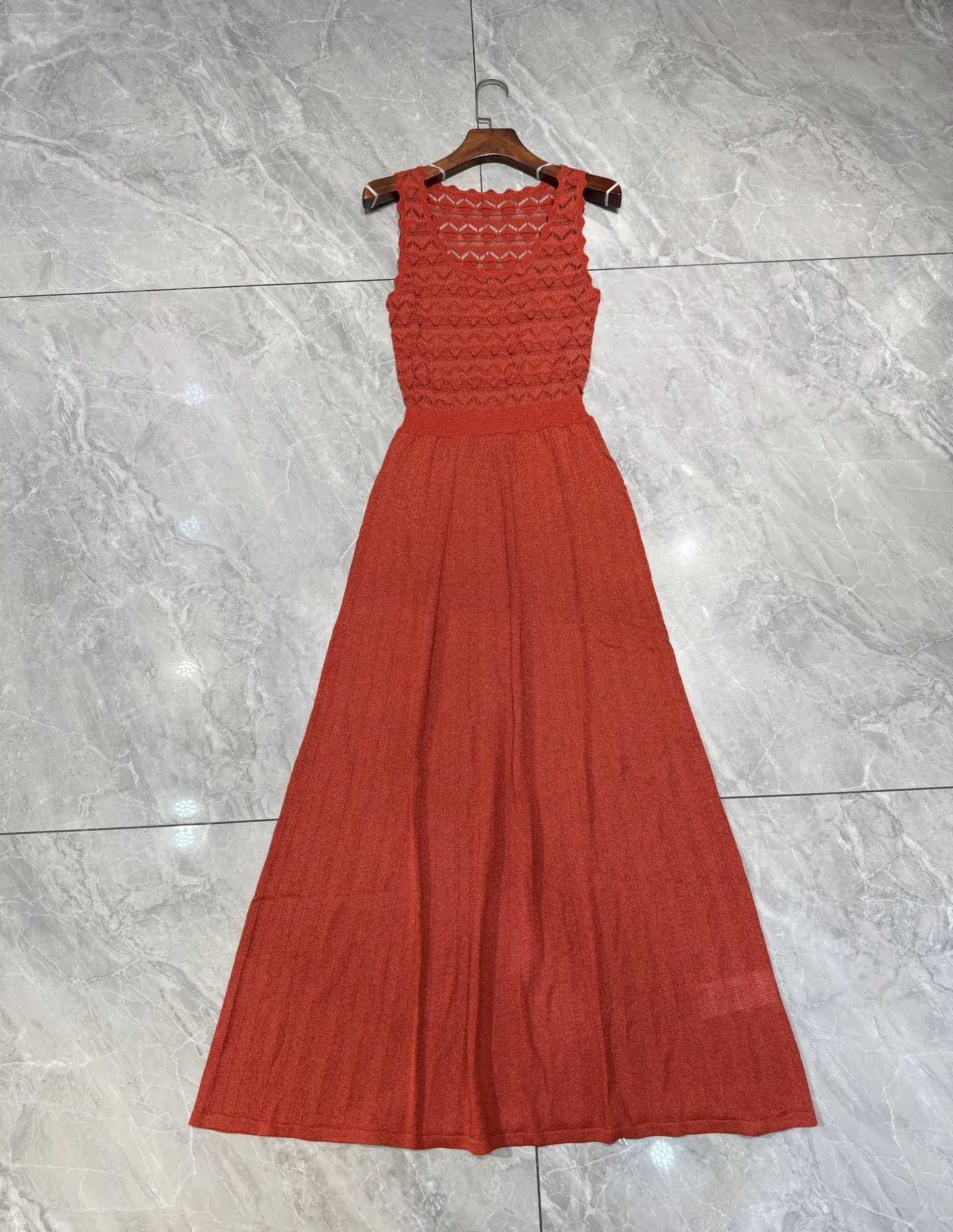 فستان نسائي طويل مجوف من الكروشيه مزين بالترتر وياقة مربعة بدون أكمام وخصر عالٍ أنيق ونحيف محبوك