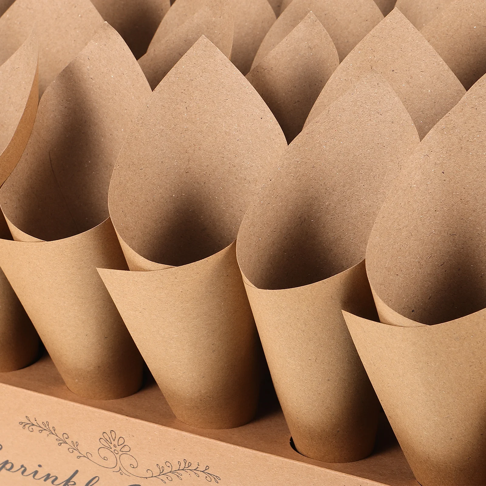 

1 set Paper Confetti Cones Craft Cone Box Set Wedding Party Supplies Decorative Cone Holders for Petals Candies Bouquet Brown