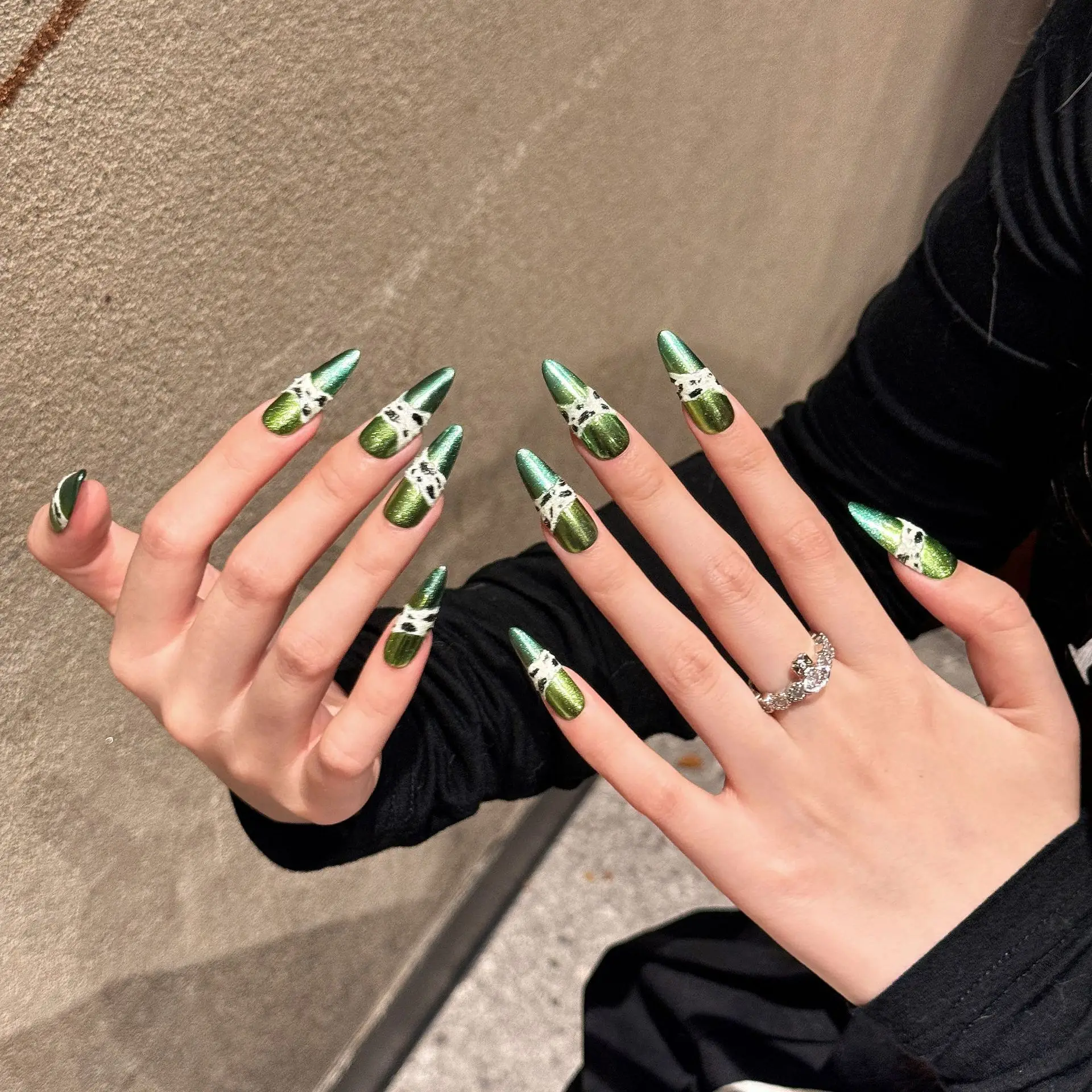 Uñas postizas brillantes hechas a mano, uñas postizas de Stiletto largo, diseño de serpiente con purpurina, color verde, 10 piezas, Y2K