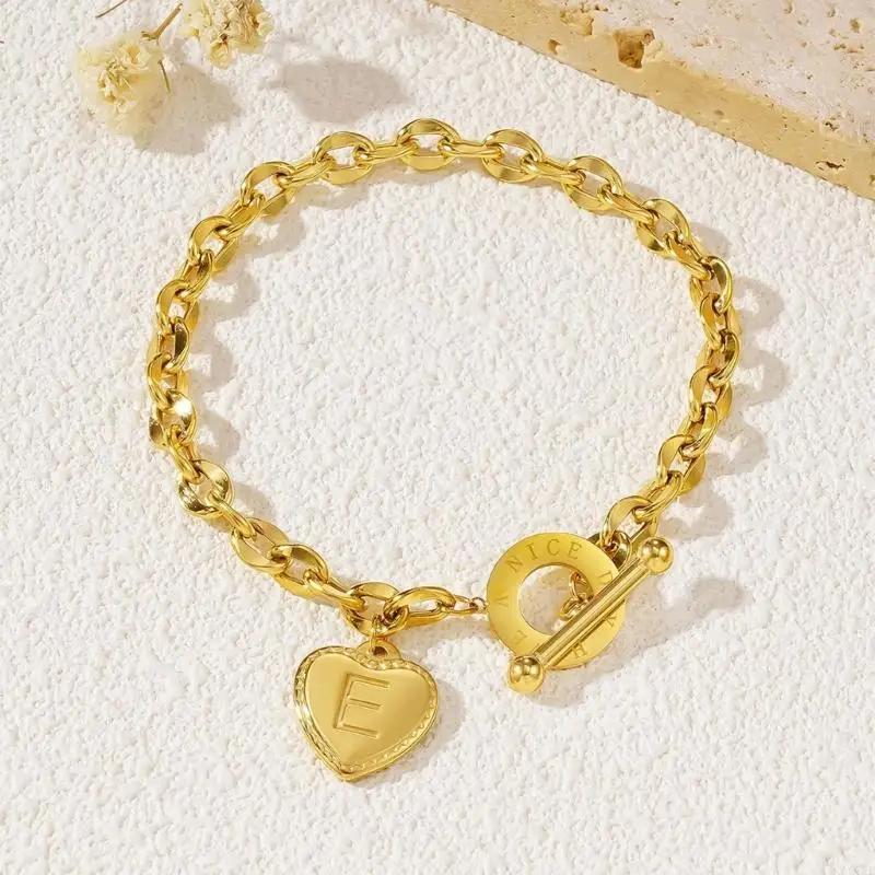  Sturdy Corrosion Resistant Heart Bracelet With OT Fastener Elegant Wrist Chain For Casual And Formal Outfits