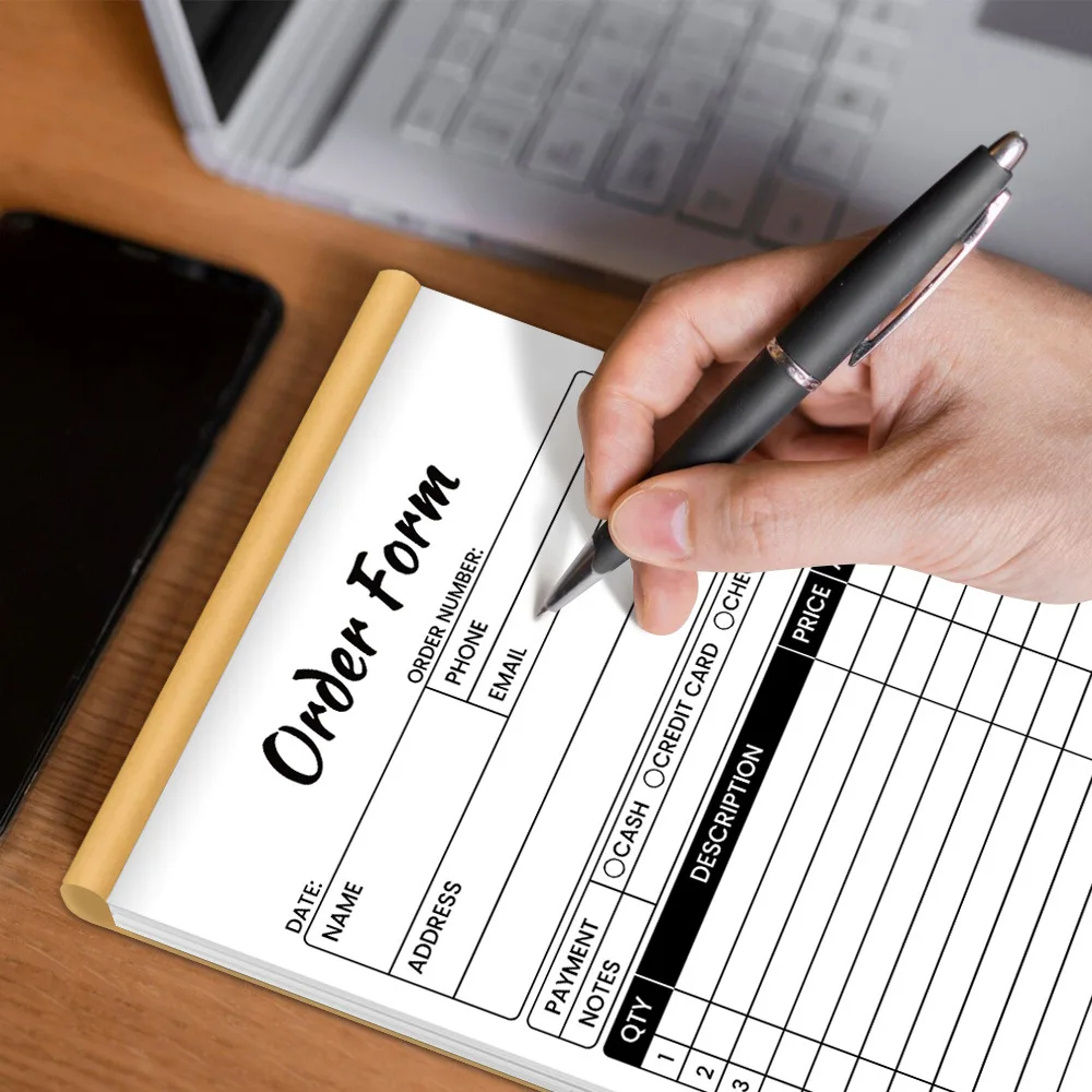 ​ كتاب إيصالات المبيعات مكون من جزأين من الكربون باللونين الأبيض والأصفر مع دعم ورقي، 100 مجموعة لكل كتاب ​