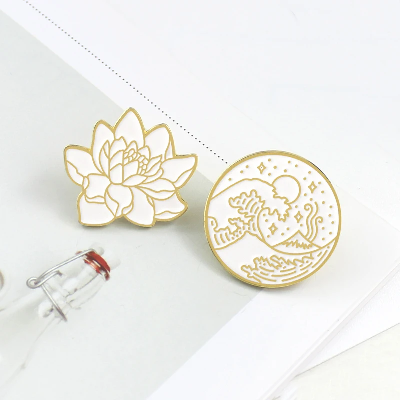 Golden Pattern Lotus Wave Round Badge Metal Brooches Seaside Wave Star Moon Ocean Plant Enamel Neutral Pins Hat Lapel Wholesale