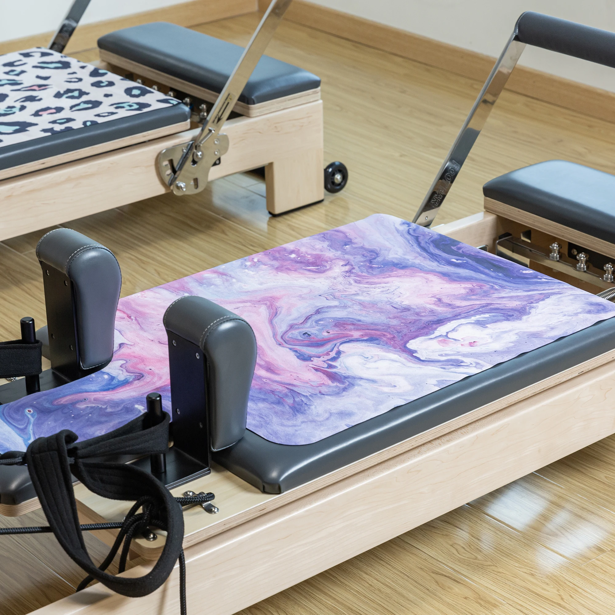 Eco-Friendly Anti-Slip Pilates Reformer Mat Towel Attachment Sweat Absorbent Quick Dry Pad Microfiber Natural Rubber Folding