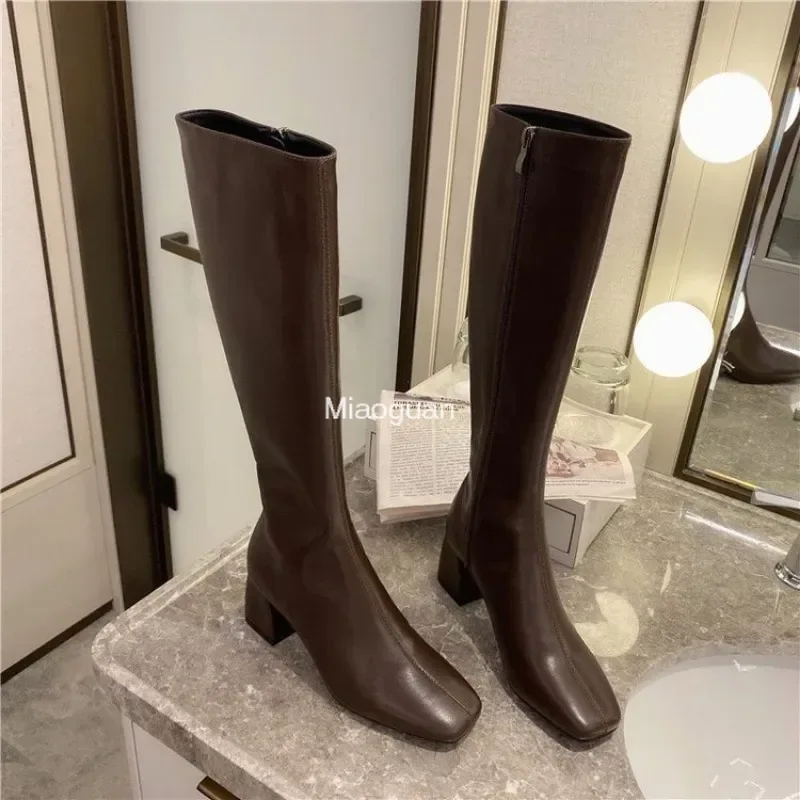 Botas de couro PU na altura do joelho com salto grosso para mulheres, botas longas quentes, sapatos femininos, zíper macio, moda inverno 2023