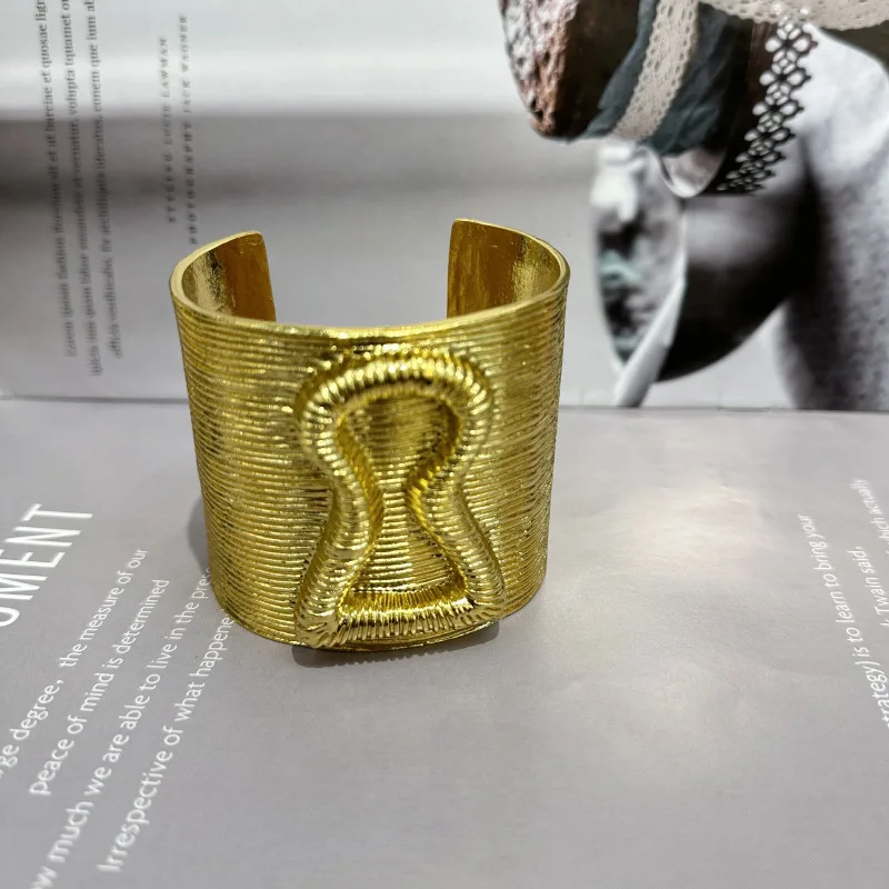 Exaggerated Boutique Metal Plated Cuff Bracelet For Women Fashion Jewelry Gorgeous Hand Open Bracelet Accessory