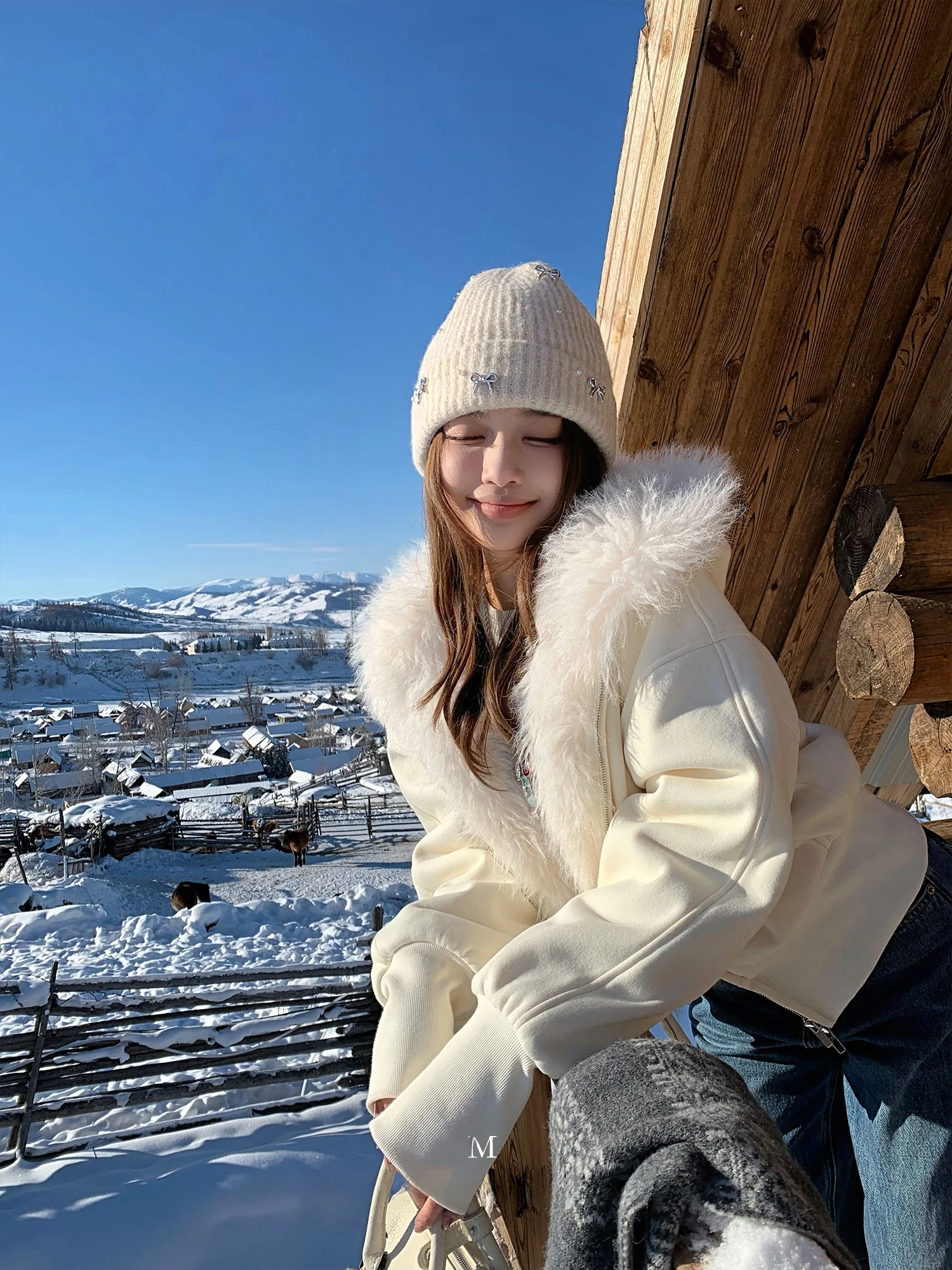 

Зимняя женская куртка Chen Mi Fan с меховой подкладкой, приталенная, с капюшоном, из смесового хлопка и полиэстера, повседневная, на молнии