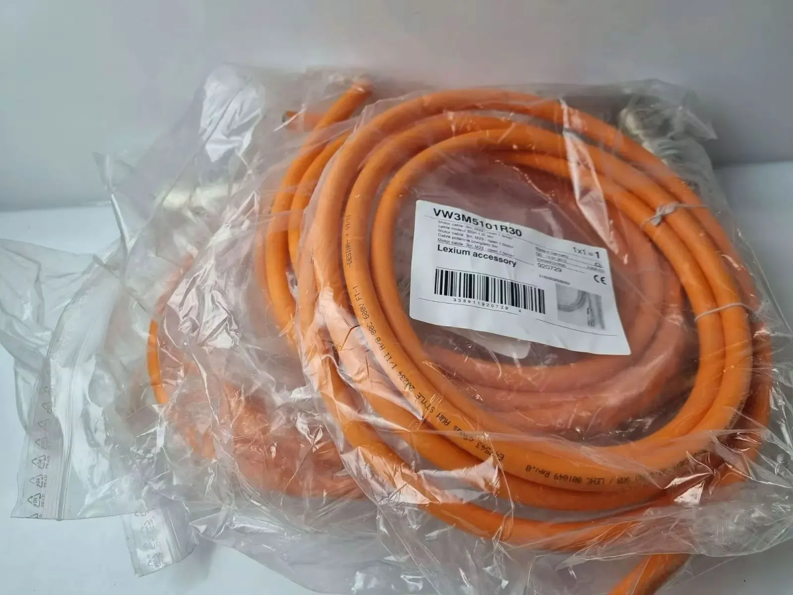 Brand New VW3M5101R30 VW3M5101R50 VW3M5101R100 VW3M5101R150 VW3M5101R200  One Year Warrant