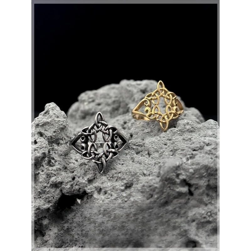 

Triangle Geometric Hollow Retro Ring Men's and Women's Niche Design High-end Couple Ring Europe and America