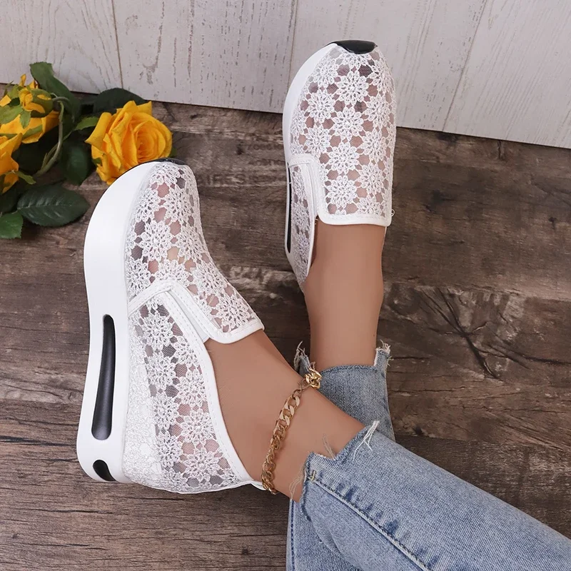 Con encaje blanco diseño De flores Zapatillas De deporte para Mujer 2025 otoño nueva malla transpirable Slip on mocasines De Mujer Zapatillas De Mujer