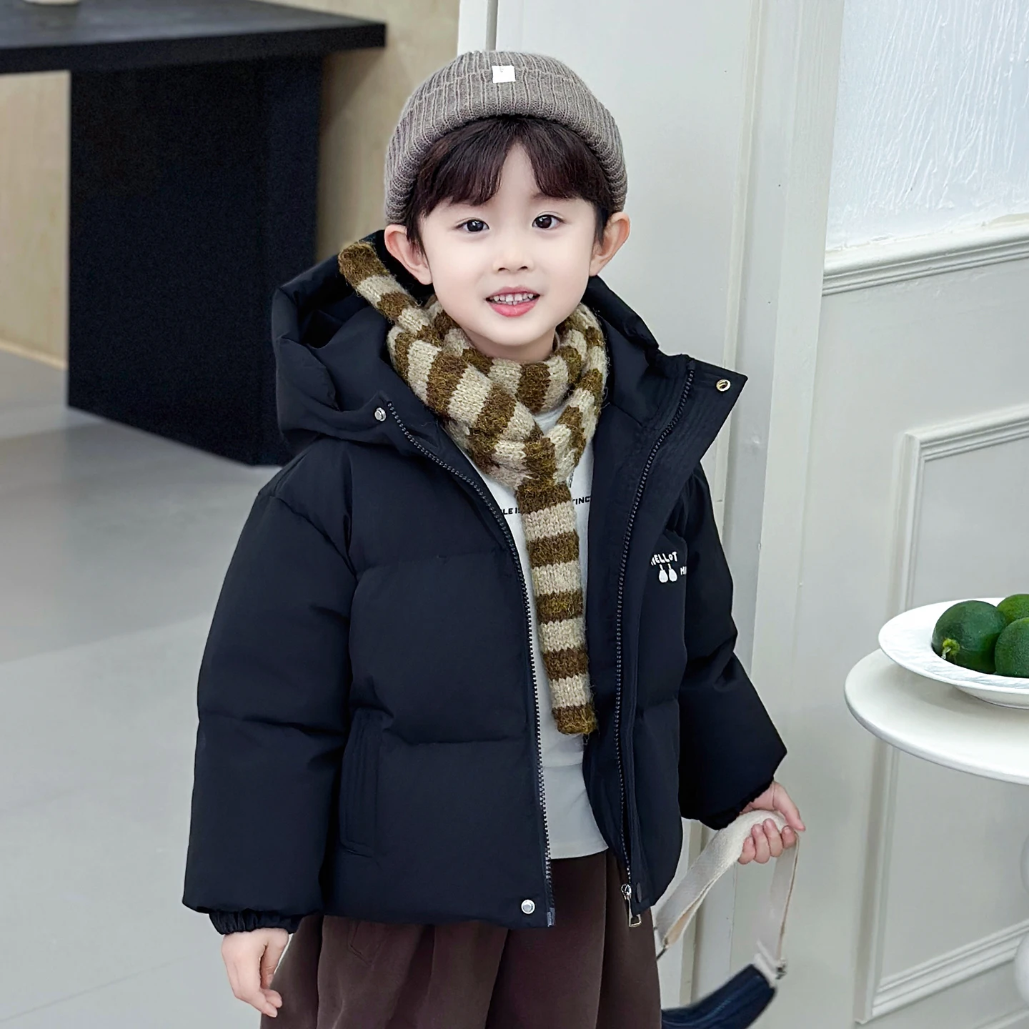 

Зимняя хлопковая куртка для мальчиков, утепленная пухом, теплая, молодежная, модная, приталенная, с длинными рукавами, с капюшоном, на молнии, хлопковая.