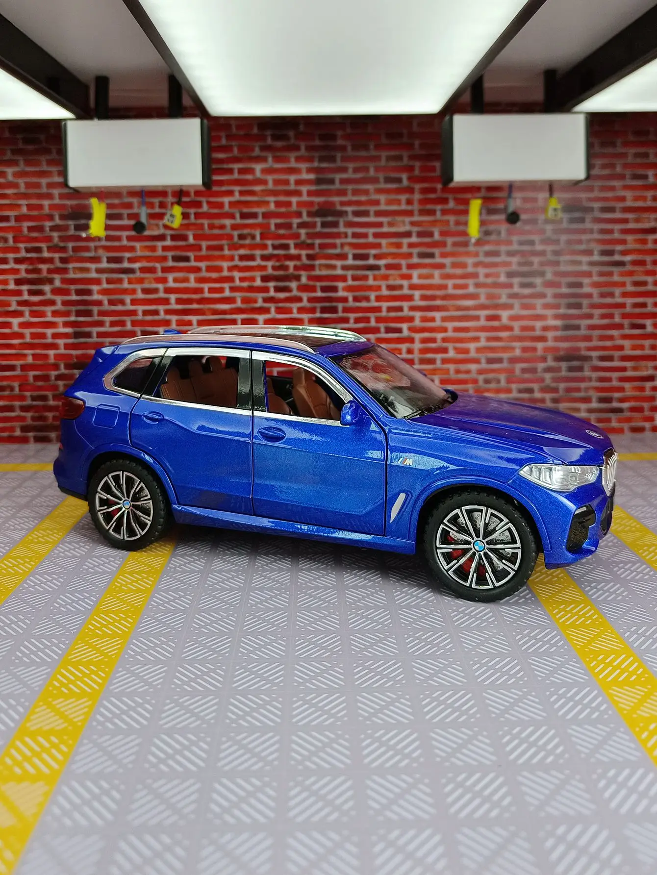 1:24 BMW X5 Alloy Model Car Suv Collectible Toy Car Miniature Alloy Diecast Scale Vehicle Model Sound & Light Toys For Kid Gift