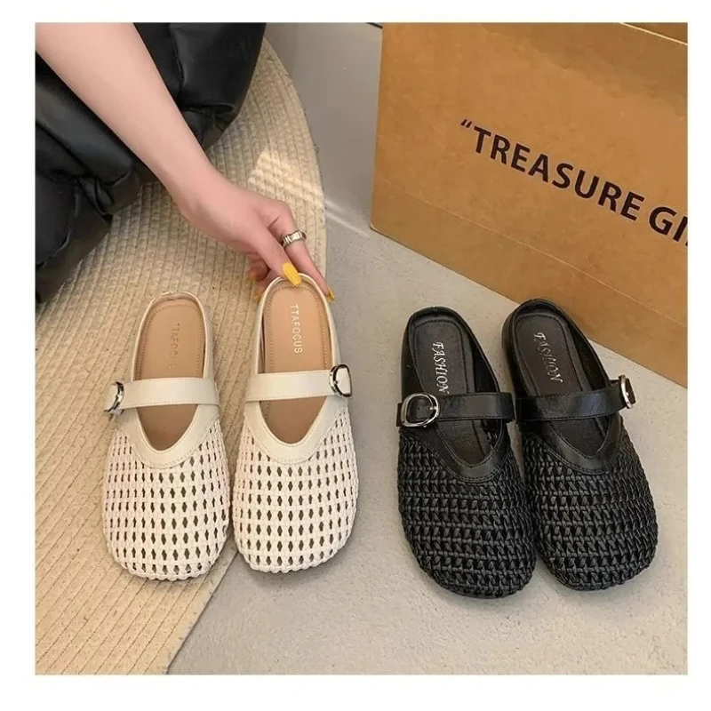 Baotou medias zapatillas 2025 novedad de verano zapatos de malla transpirable y cómodo fondo plano tejido ahuecado Boken zapatillas de moda