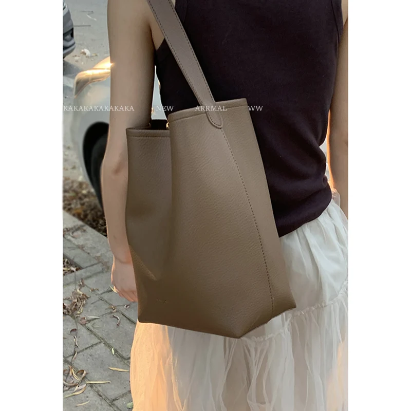 

Сумка-ведро, нишевая сумка-тоут, женская сумка из натуральной кожи большой вместимости, простая и модная женская сумка на одно плечо.