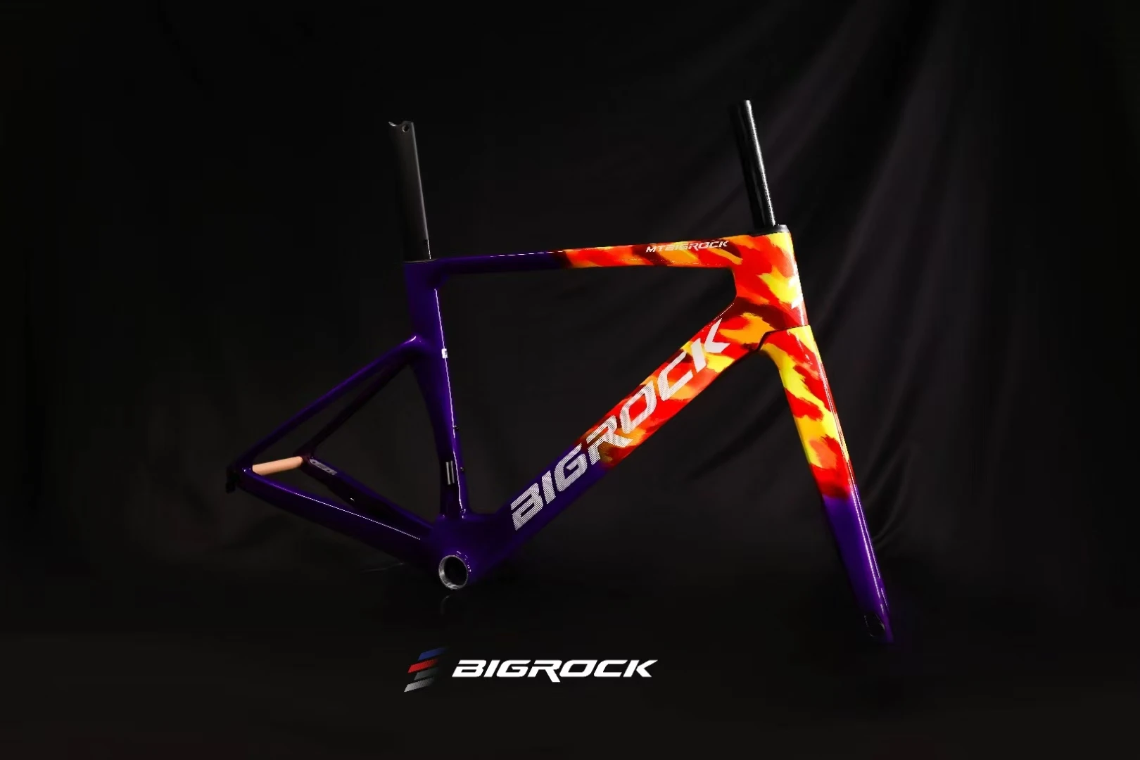 2025 Bigrock carbon road bike frame  disc brake Aerodynamic Frame Set full internal routing T47Axle bicycle carbon frameset