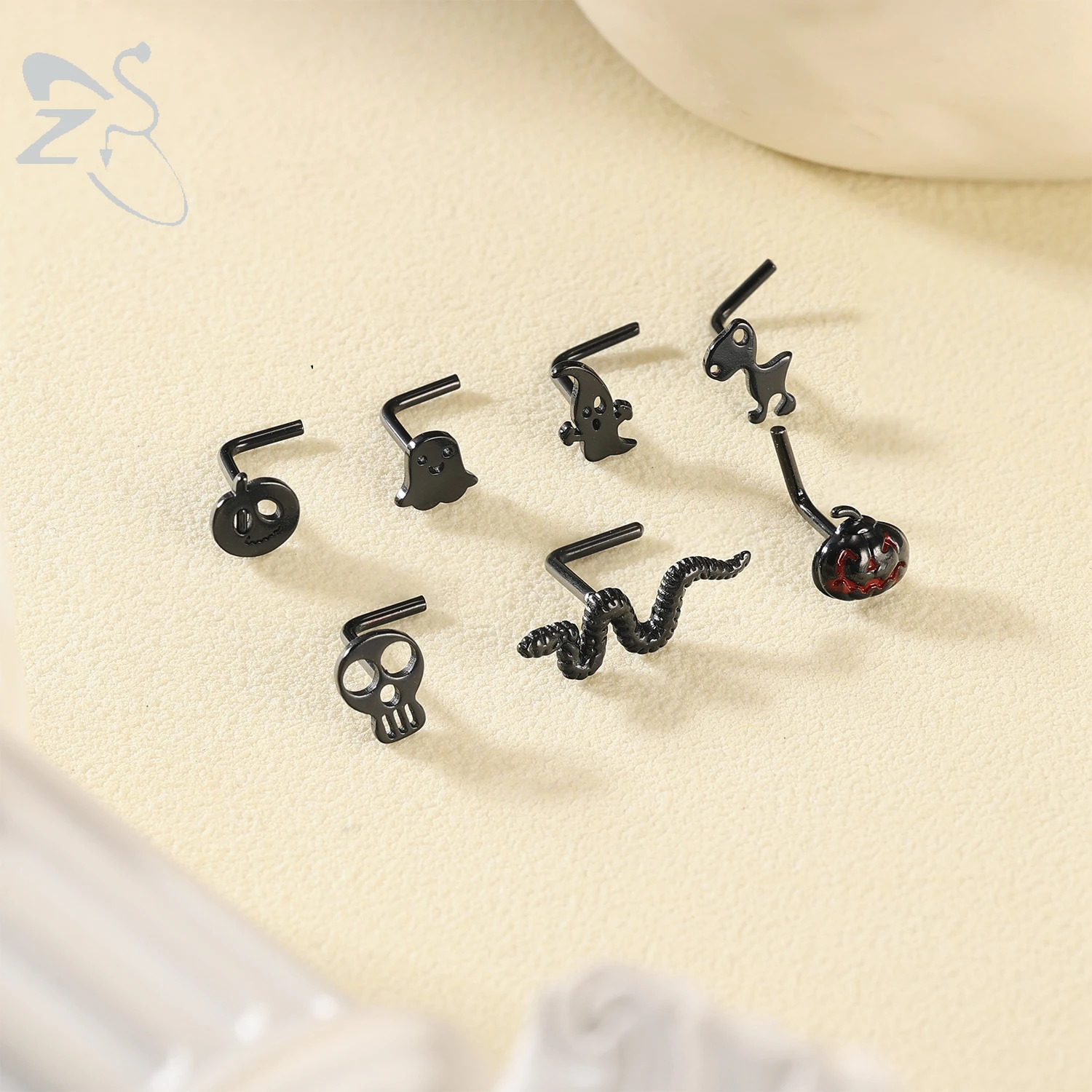 ZS 1PC 20G Pumpkin Skull Snake Nose Piercing Stainless Steel Halloween Nose Stud Black Color Screw L Shape Nostril Piercing