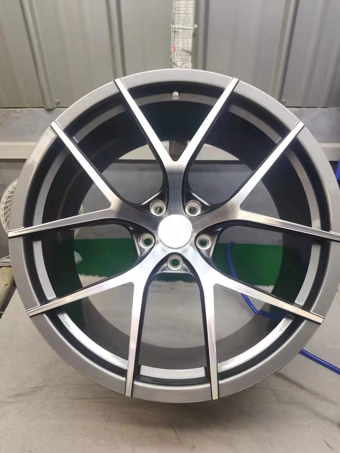 Hllwheels Gunmetal Machined Face Factory Price 24 Inch Car Wheel Rims PCD 5*120 1 Piece Forged Car Rim for bmw