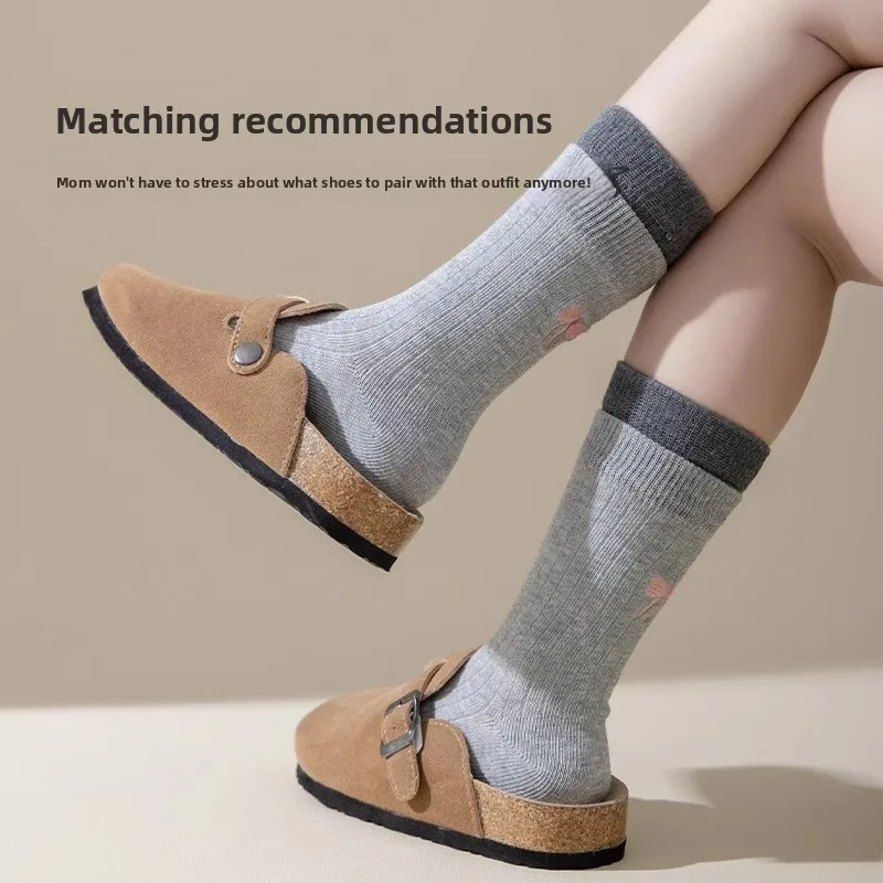 5 أزواج من الجوارب القطنية للأطفال ذات اللون الداكن لمنتصف الساق للجنسين للأولاد والبنات تمتص العرق ومضاد للرائحة جوارب مدرسية لجميع المواسم