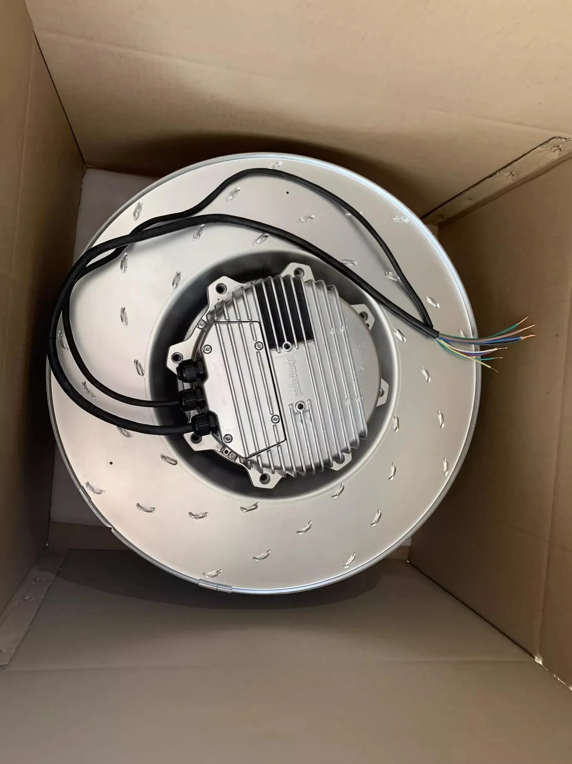 2025.4 R3G560-AH02-03 380В-480В 3100Вт 4,9А