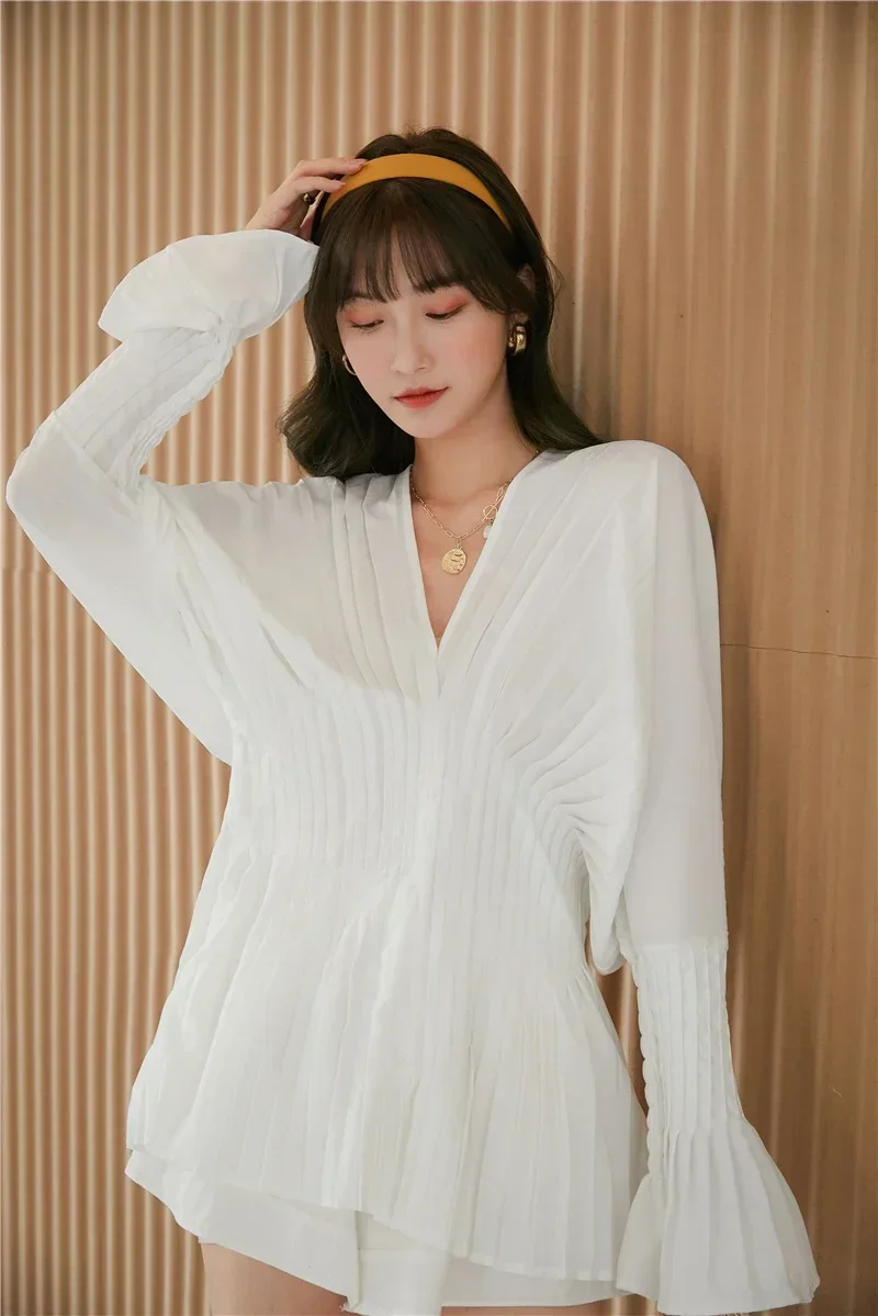 Elegant Women Loose White V-Neck Pleated Shirts Female Lantern Full Sleeve Tops Blouses Casual Blusas 2024 Spring Autumn