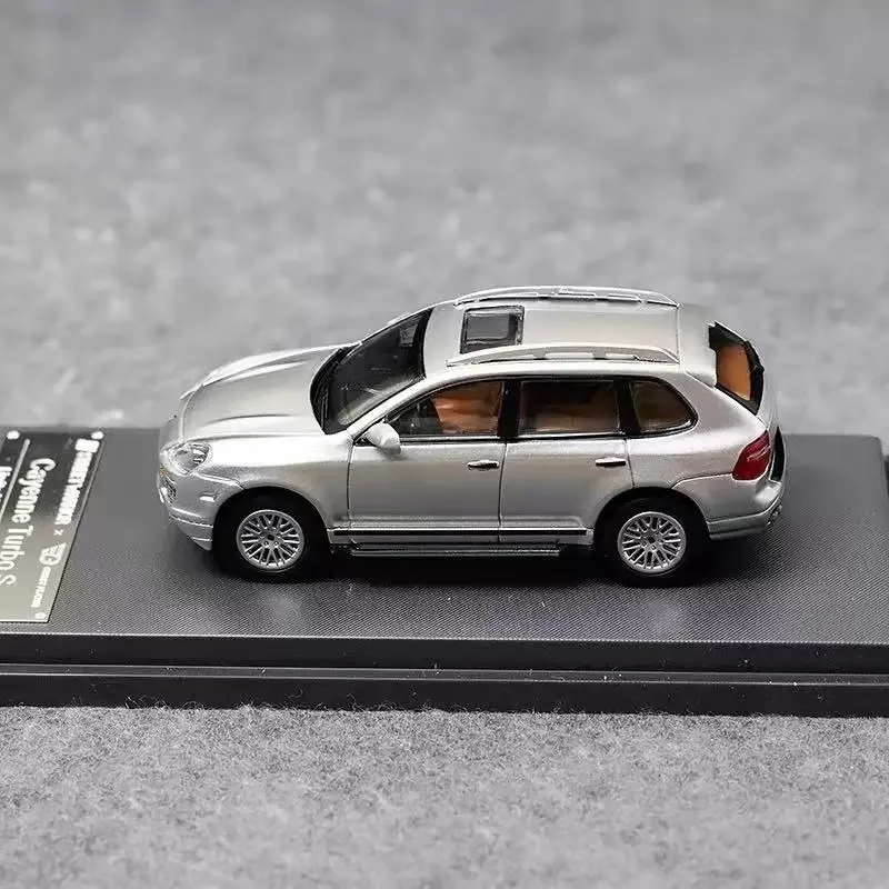 SW 1:64 Scale Diecast Alloy Offroad Car Model Porsche Cayenne Turbo S Gen1 957 Detailed Replica Collectible Toy Perfect Gift
