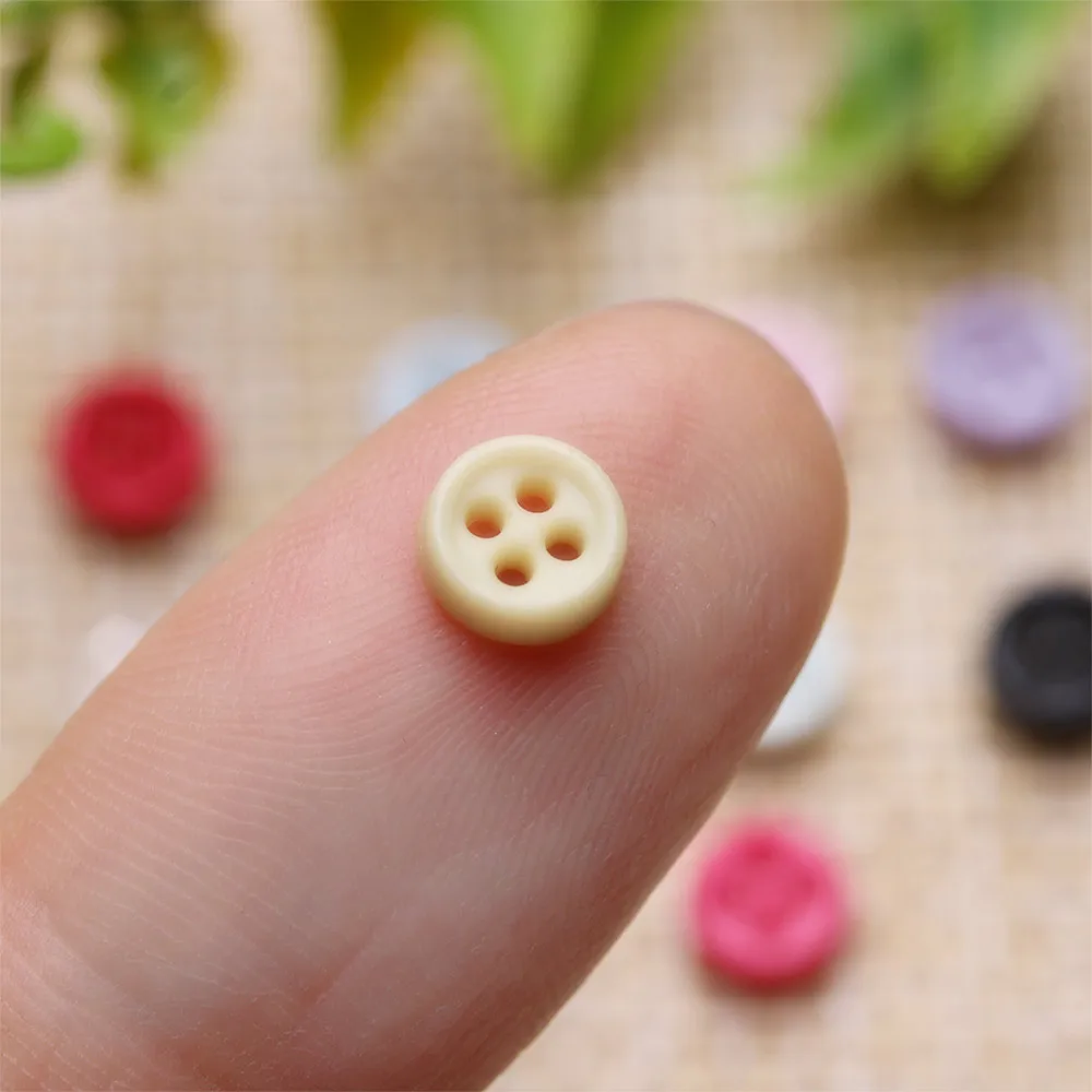 50pcs 4 Holes Mini Buttons for Doll Clothes Round Candy Color Plastic Buckles DIY Doll Bag Sewing Handmade Doll Accessorie