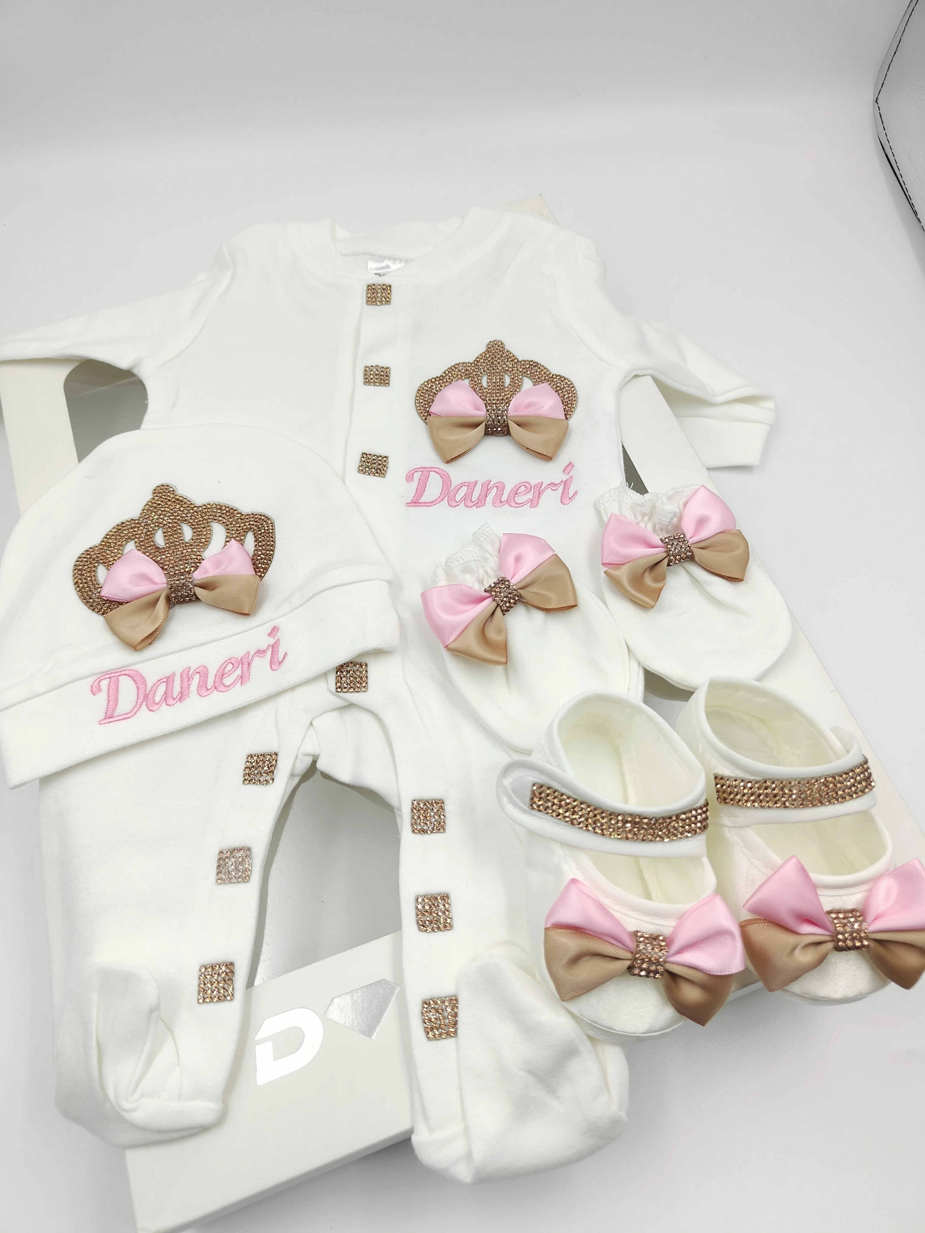 Pink Gold Crown Baby Romper Set Custom Name Luxury Princess Newborn 4 Piece Outfit For Baby Shower Gift