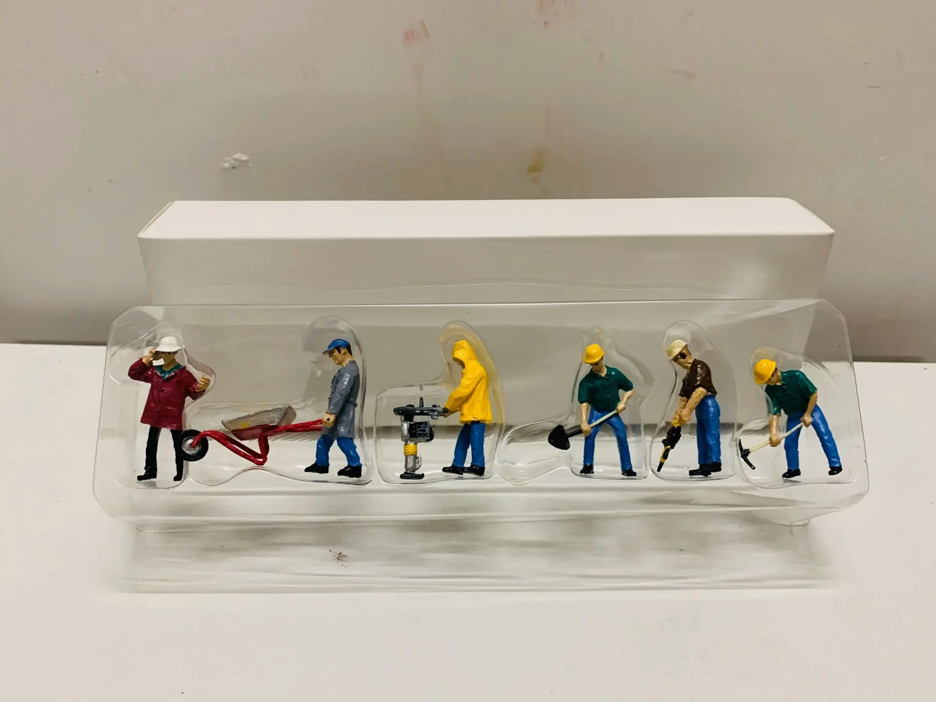 

1:50 Scale Plastic Model Engineering Worker Figure 3.9CM(1.5 inch) 6 Pcs !