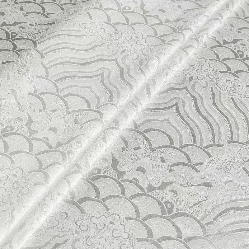 

Жаккардовая ткань с волнистыми допаминами в китайском стиле для костюма Cheongsam Hanfu Tang Mian Face Style и креативный текстиль