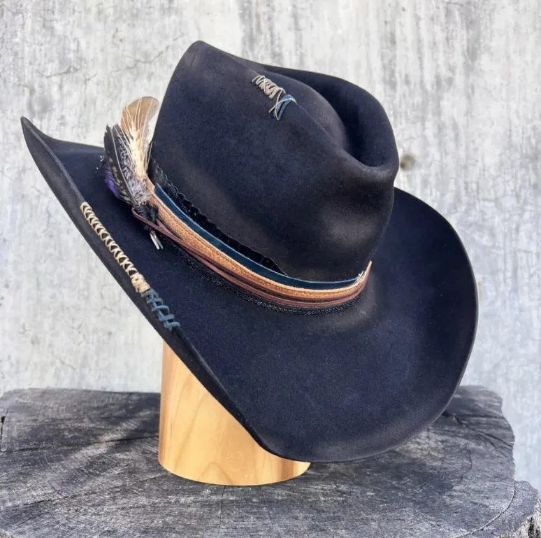 

Straight Teardrop-Shaped Sheepskin Felt Hat Solid Color Sheepskin Felt Hat Pure Wool Felt Hat with Ribbon Decoration