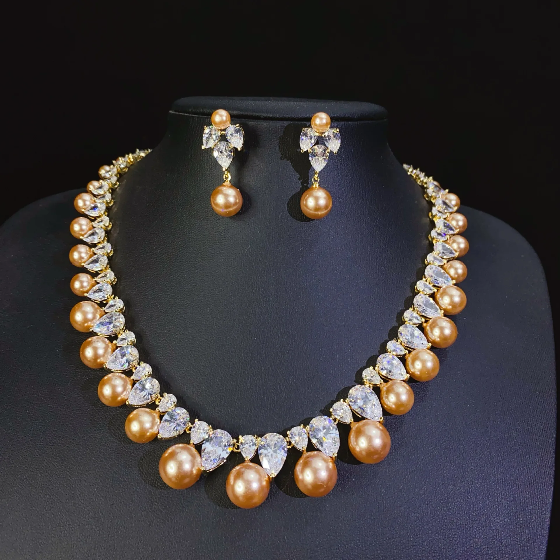 

Vintage white gold shell pearl Necklace Earrings Inlay Zircon High End Fashion Jewelry Women's Wedding Party