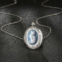 Charm Retro Sliver Color Stainless Steel Emboss Flowers Pattern Kitten Cat Relief Oval Pendant Necklace for Women Cute Jewelry