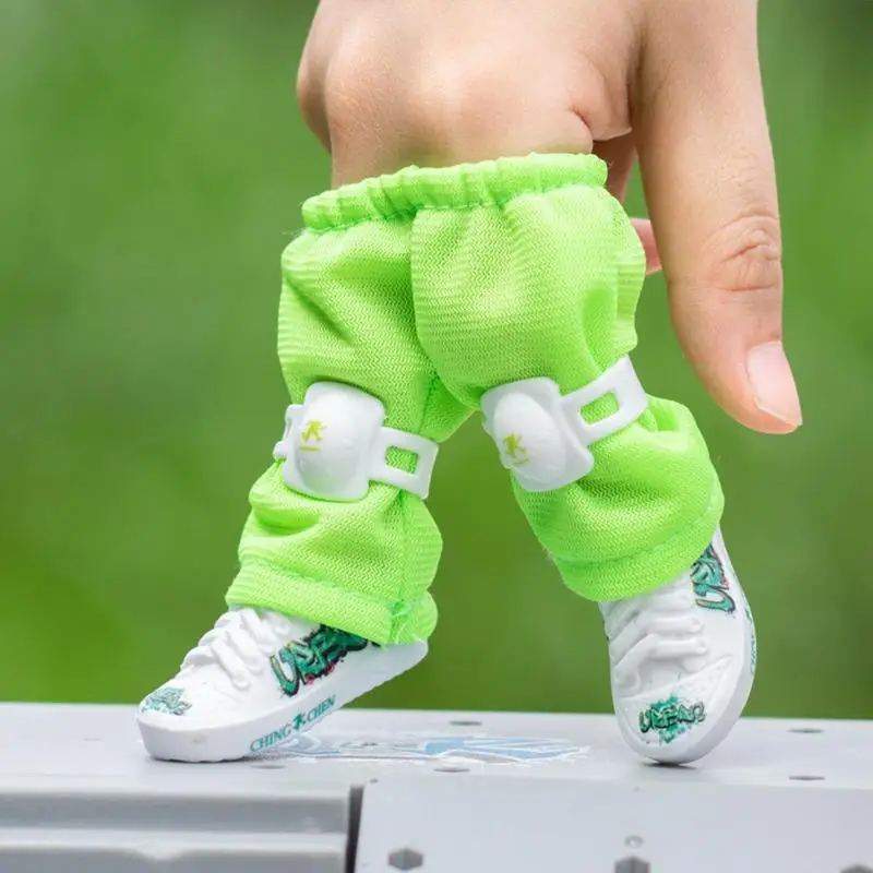 Mini ensemble de chaussures de scooter de touche, planche à roulettes portable avec pantalon et chaussures, kit de vêtements, jouet de doigt, faveur de fête