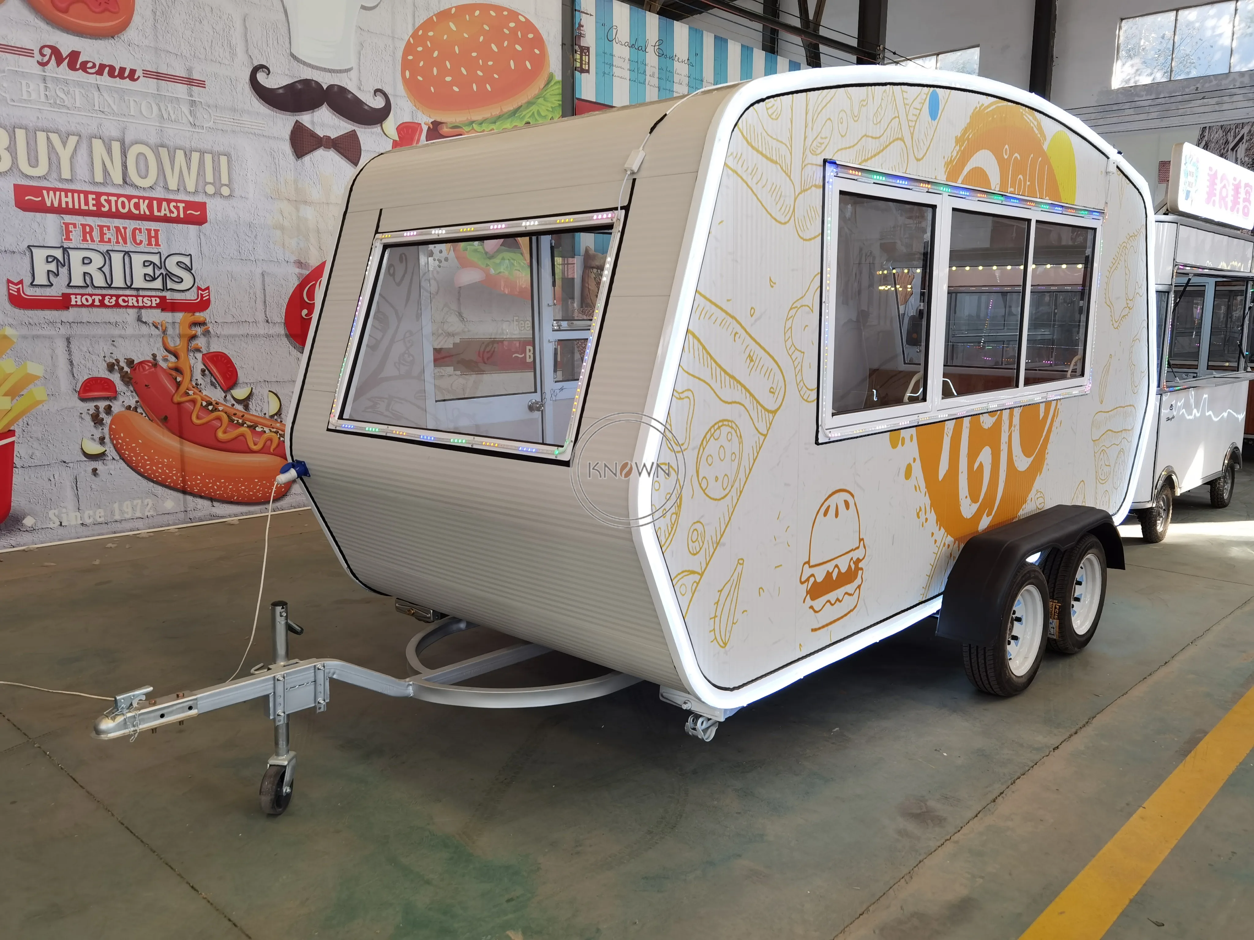 18 قدم Trailers مقطورة الغذاء مجهزة بالكامل المحمول المطبخ الوجبات السريعة مقطورة شاحنة الآيس كريم بيع عربة