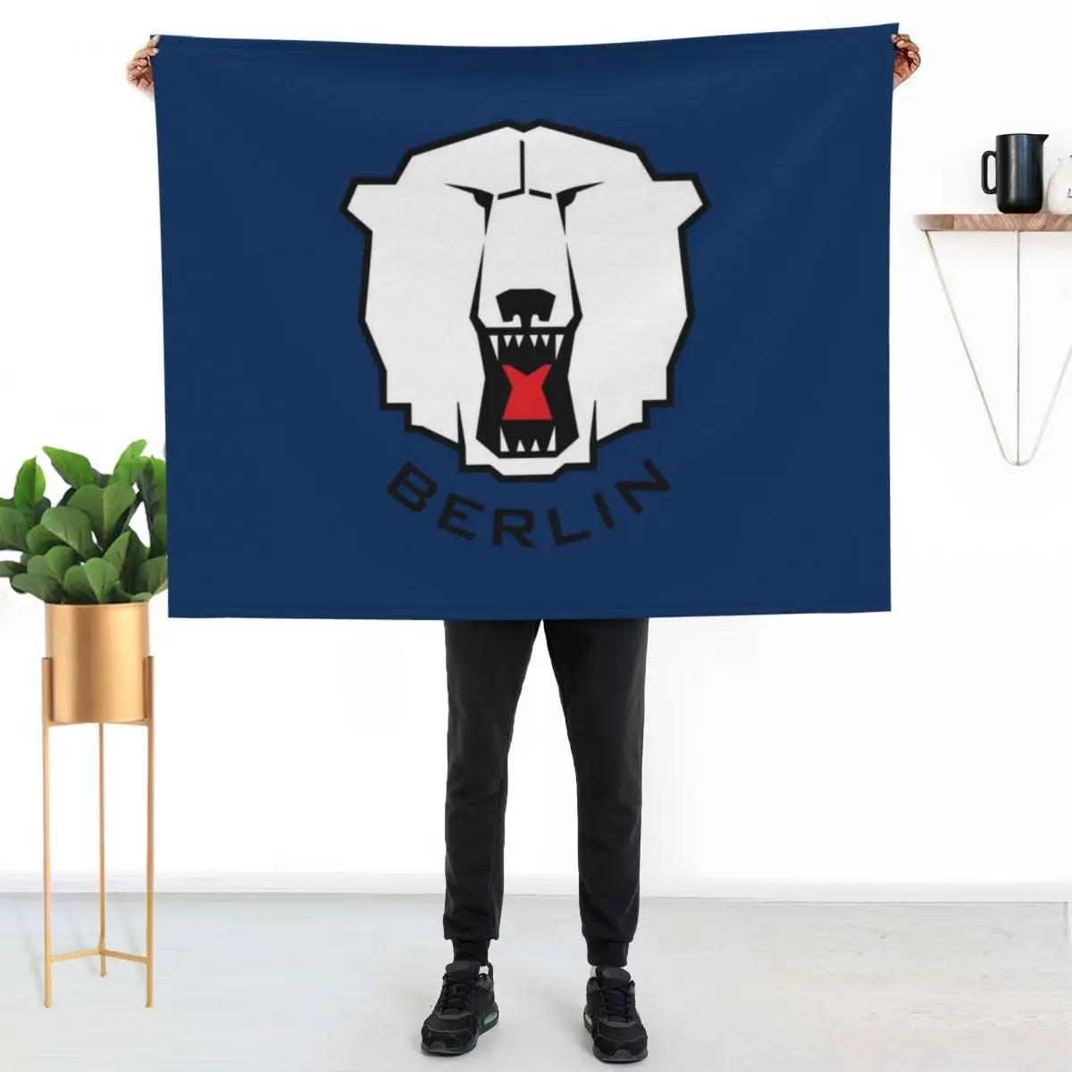 Eisb?ren Berlin 003366 logo Throw Blanket Luxury Throw Flannel Fabric Furrys Soft Plush Plaid Beautifuls Beach Blankets