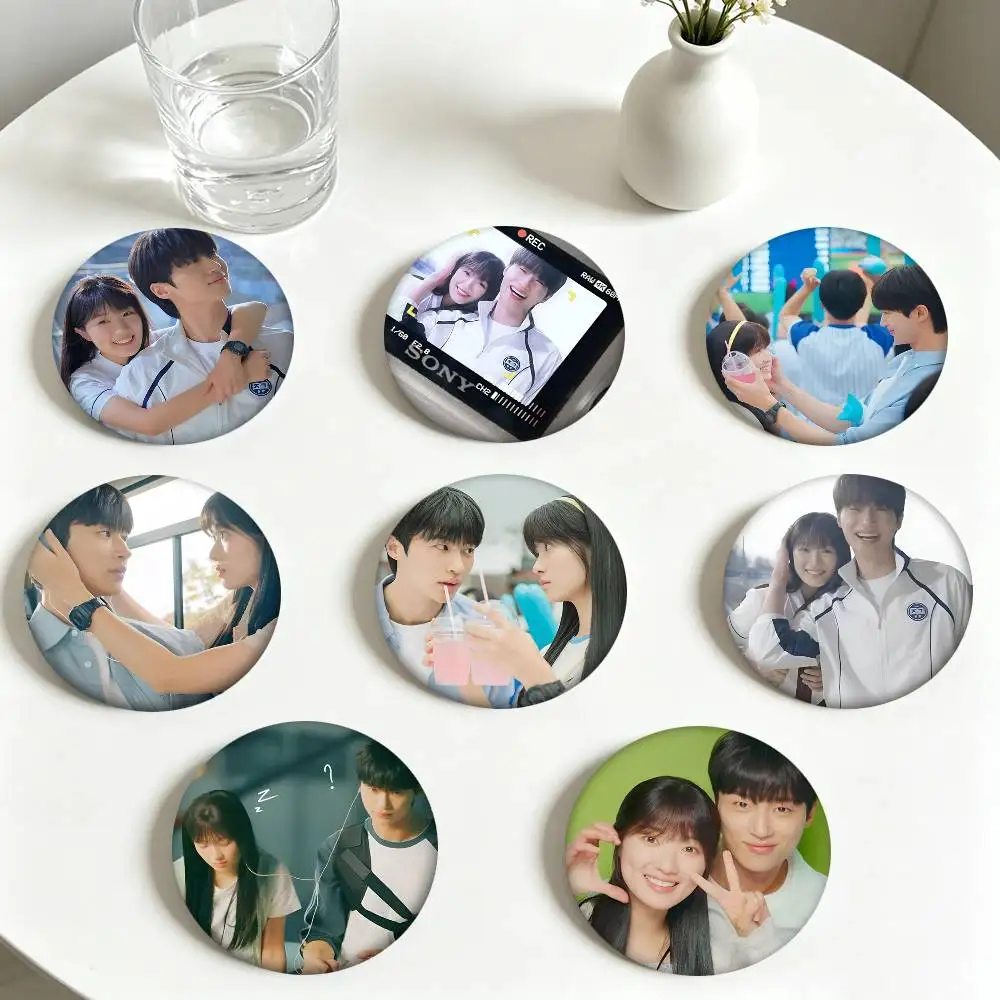 1pc TV Lovely Runner Cartoon Style Badge Brooches On Backpack Decoration Round Enamel Pins For Accessorys