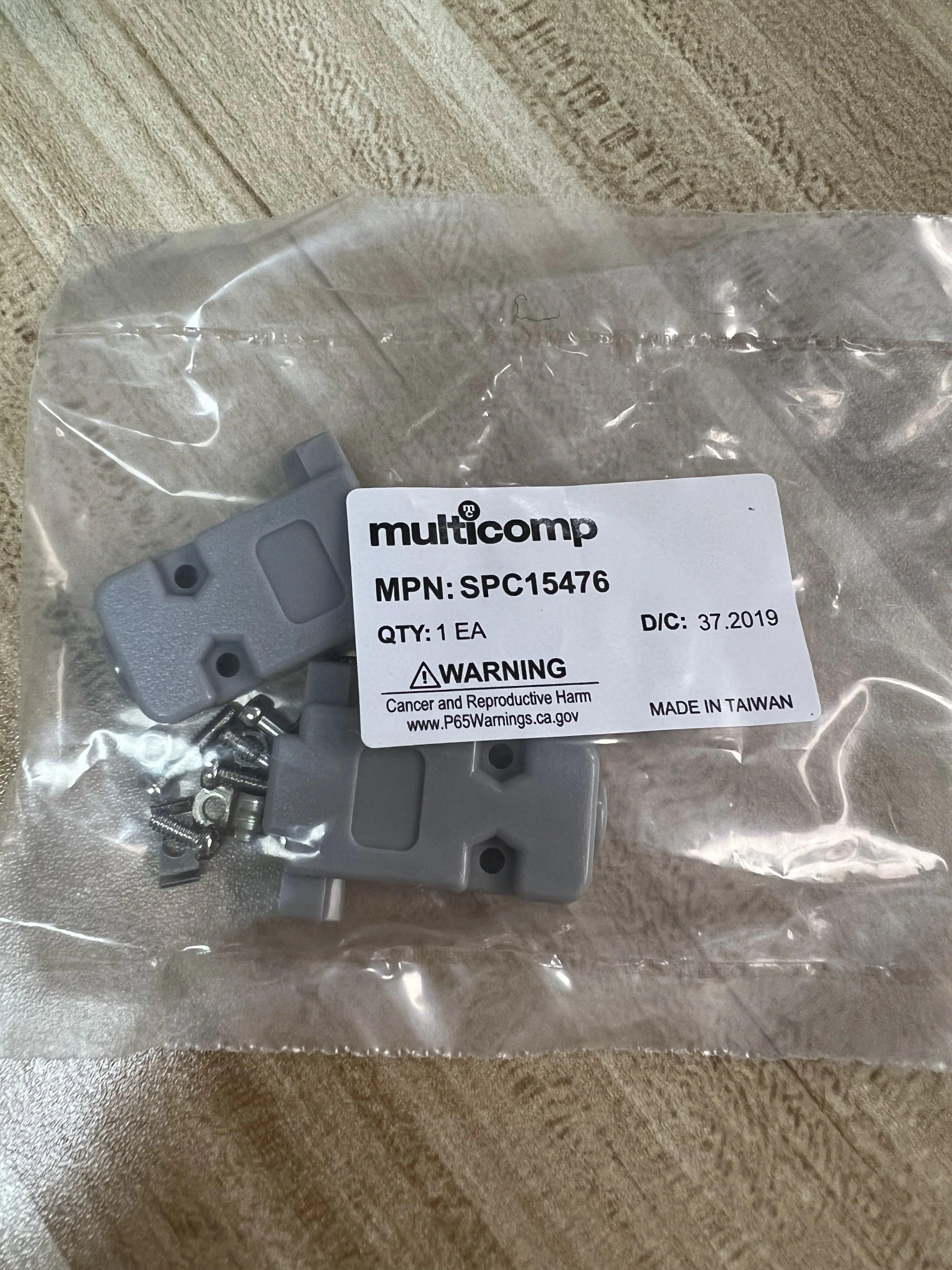 3PCS/LOT SPC15476 (D-Sub connector) in stock