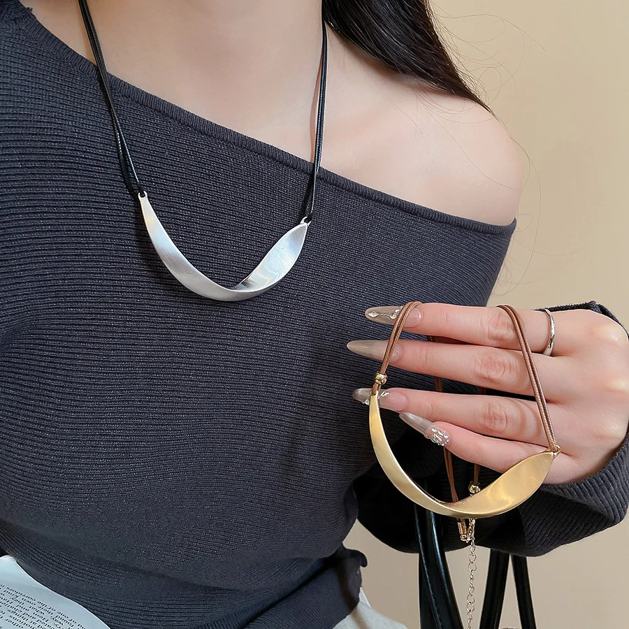 غير المتكافئة قلادة قلادة الحد الأدنى المختنق قلادة المتخصصة الاتجاه طوق العظام سلسلة جهد أنيقة الفاخرة مستوحاة هدية