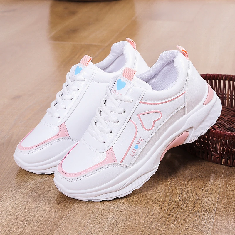 Scarpe da papà alla moda con punta tonda Nuove scarpe bianche da studente con suola spessa primaverile, scarpe sportive e casual comode/resistenti all'usura