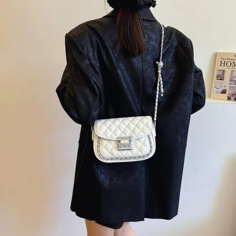 حقائب يد نسائية أنيقة مصنوعة من الجلد المطبوع بالجاكال تتميز بمظهر عصري وخفيف الوزن #1