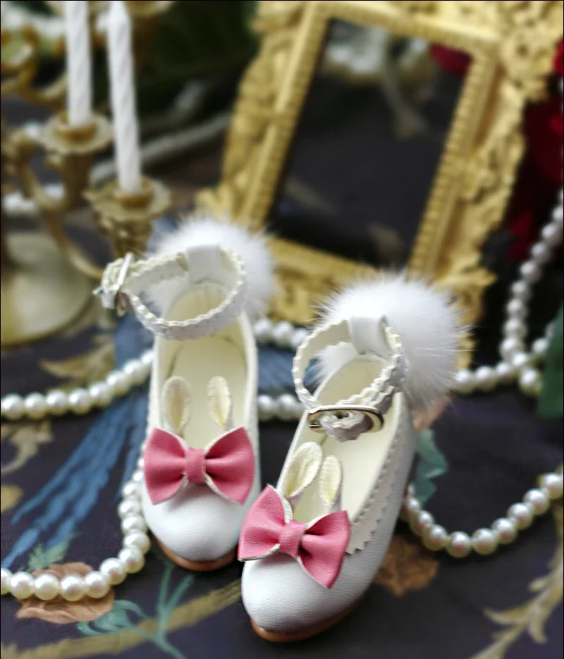 D03-P805 children toy BJD DD SD MSD  1/4 accessories Little white lovey cute Hairball middle heel leather shoes 1 pair