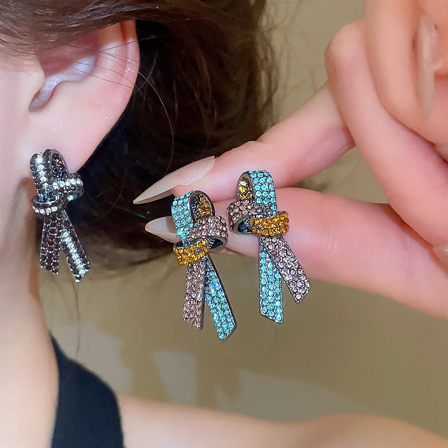 

Vintage Bow Shape Color Diamond Earrings Exquisite Glamour Accessories For Women Banquet Daily Wear