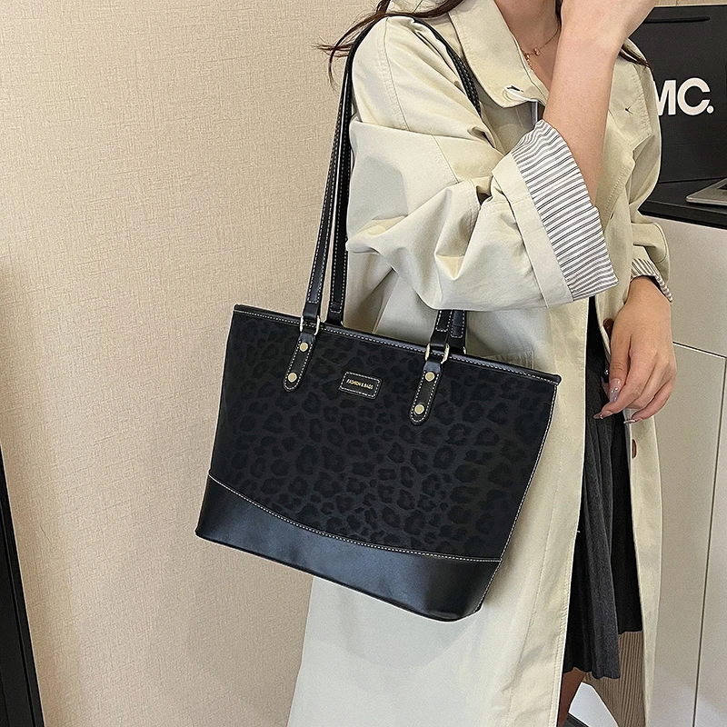 

Elegant Women's Leather Classic Crossbody Shoulder Designer Bag Luxury Fashion Tote Handbag For Daily Stylish Outfits