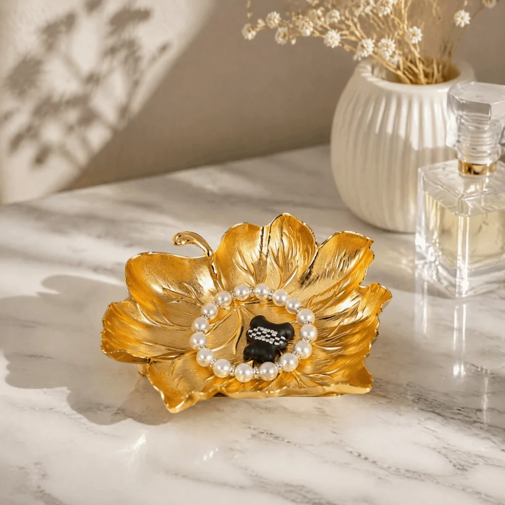 Zinc Alloy Jewelry Dish 5.91x5.63x1.38in Leaf Shape Metal Storage Plate Embossed Design Golden Jewelry Organizer Tray Daily Use