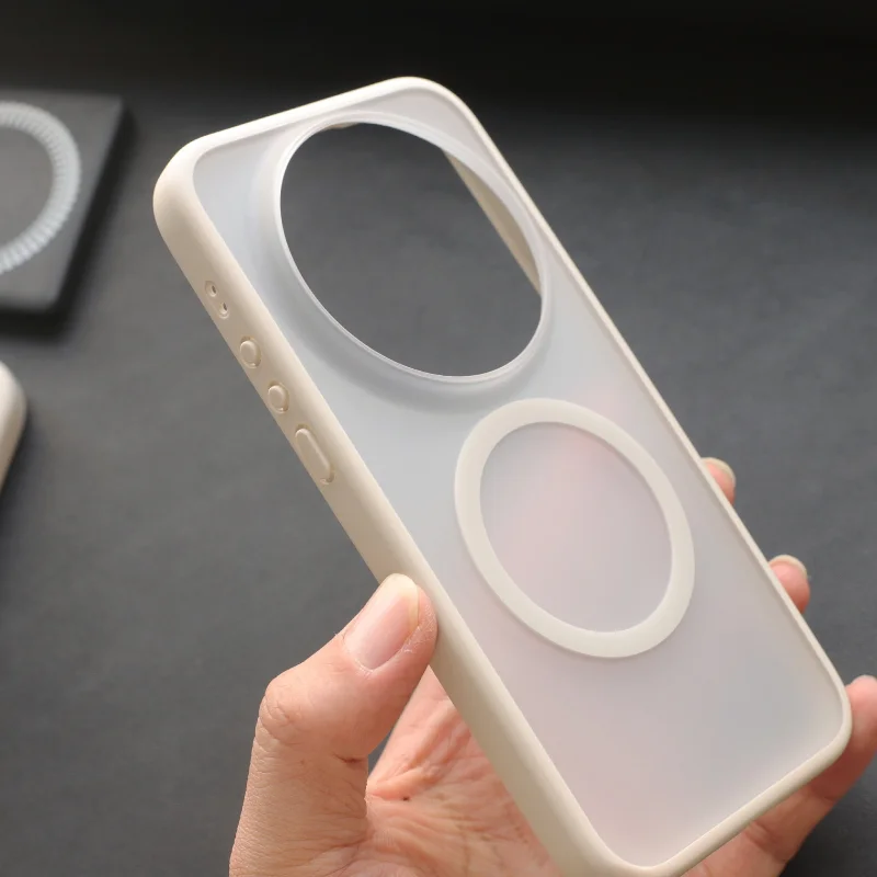 

Magnetic Case for Xiaomi 17 Ultra Strong Magnet Shockproof Protective Cover Wireless Charging Phone Shell For Xiaomi 17 Ultra