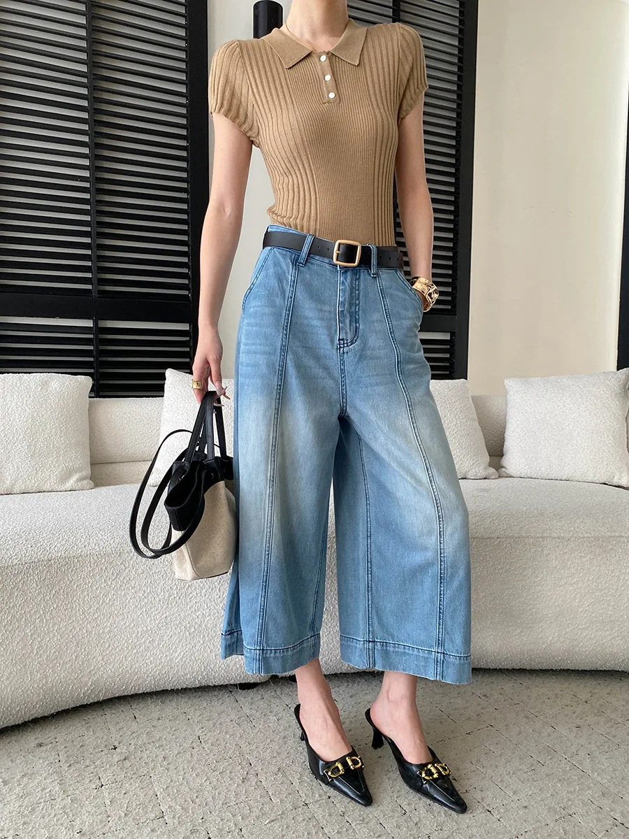 Sommerliche Damenjeans in unifarbenem Design mit hoher Taille, schlank machendem Schnitt und geradem, weitem Bein. – Detail 16