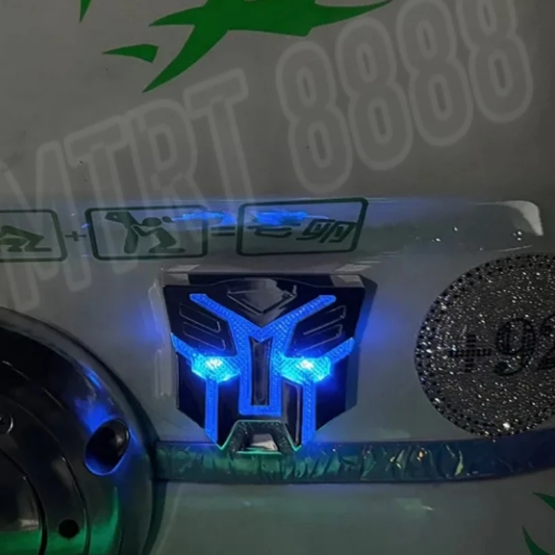 Solar Transformers Badge LED กระพริบสติ๊กเกอร์รถตกแต่งรถคําเตือน Anti-rearend สติ๊กเกอร์ติดรถยนต์รถจักรยานยนต์